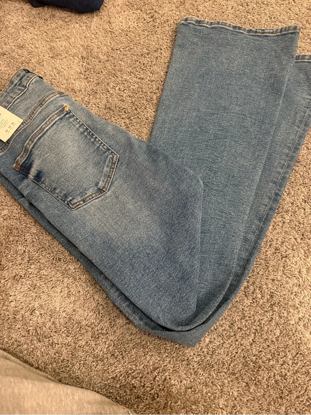 Zara women’s Light Blue Denim Jeans - Picture 2 of 3